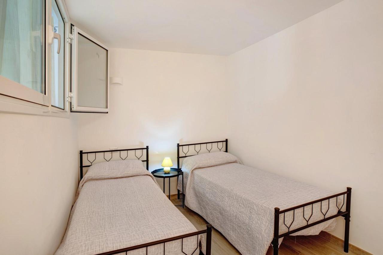 G House Dolceacqua Apartment Bagian luar foto
