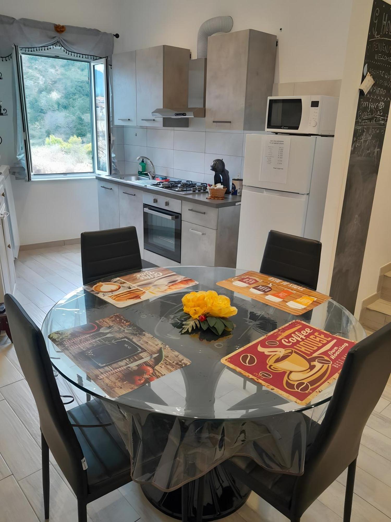 G House Dolceacqua Apartment Bagian luar foto